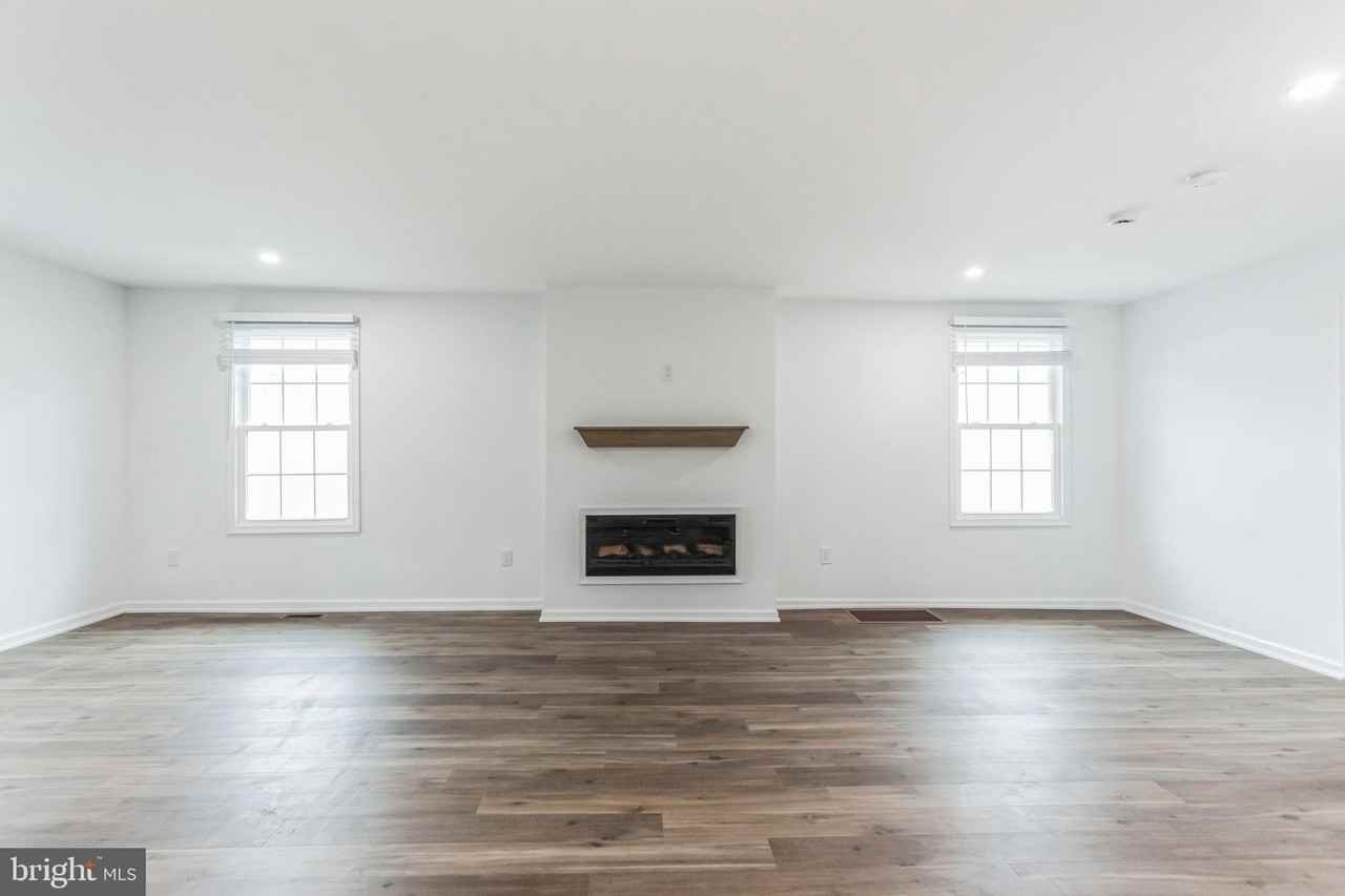 557 Durham Rd - Photo 6 of 21
