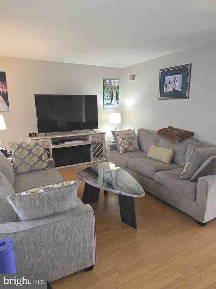 133 Chelmsford Dr - Photo 3 of 16