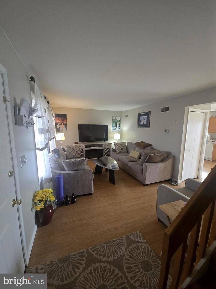 133 Chelmsford Dr - Photo 4 of 16