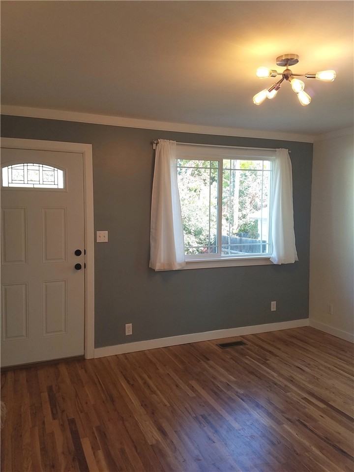 323 E Harrison Ave - Photo 7 of 21