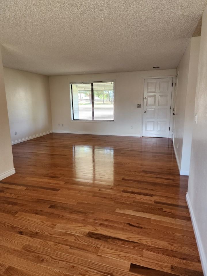 9811 Ne 6th Cir - Photo 3 of 16