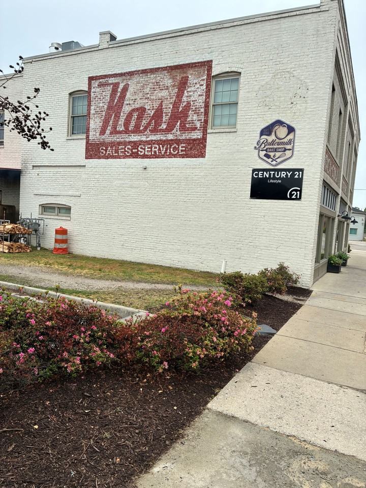 257 E Bank St - Photo 3 of 3
