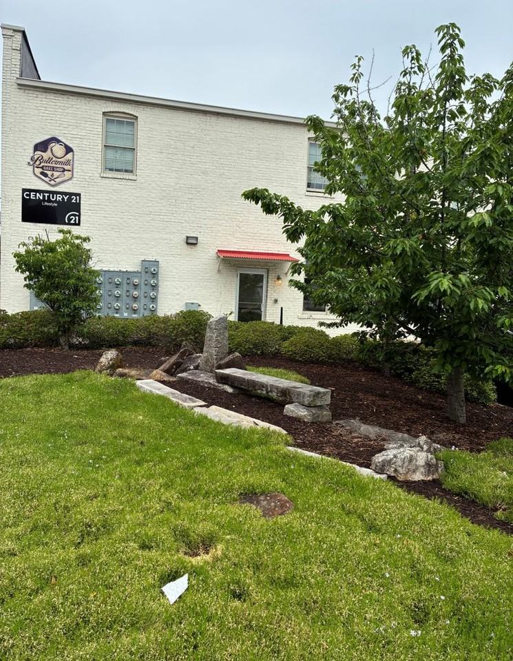257 E Bank St - Photo 6 of 39