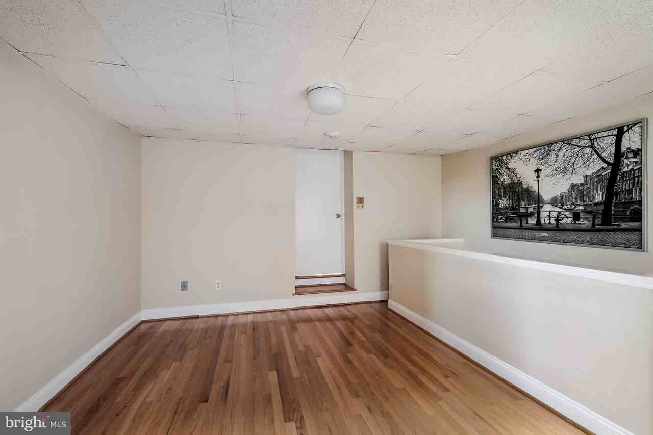 937 Christian St #2R - Photo 7 of 19