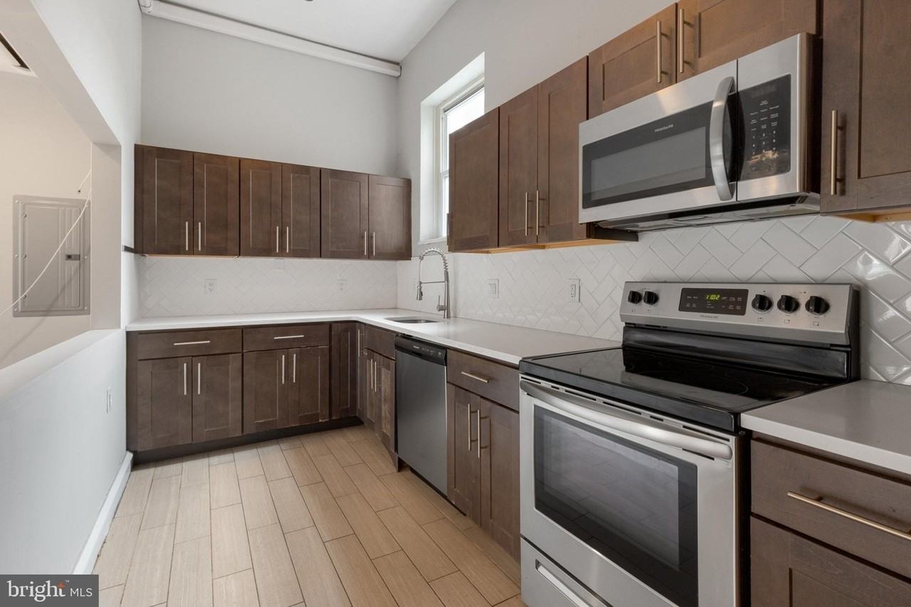 707 W Girard Ave #2F - Photo 4 of 34