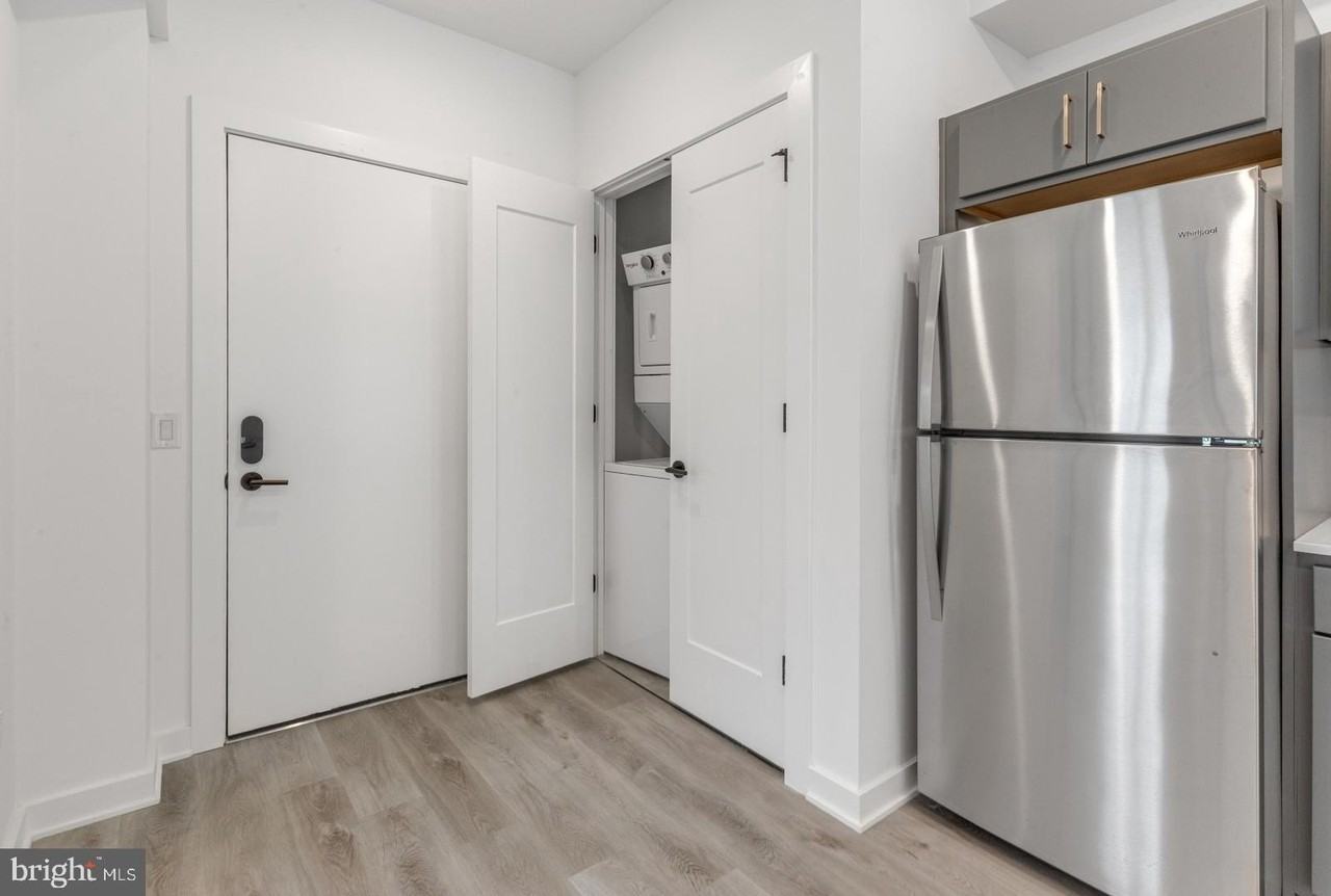 2046 E Lehigh Ave #1B - Photo 5 of 30