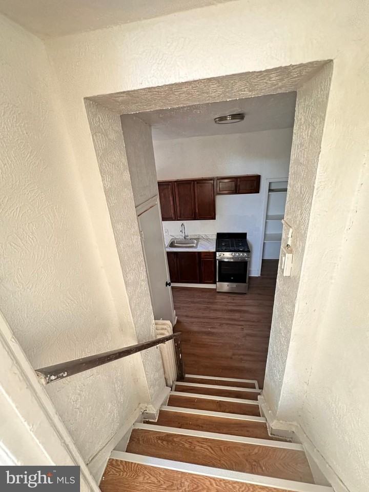 4950 Walnut St #1R - Photo 3 of 6