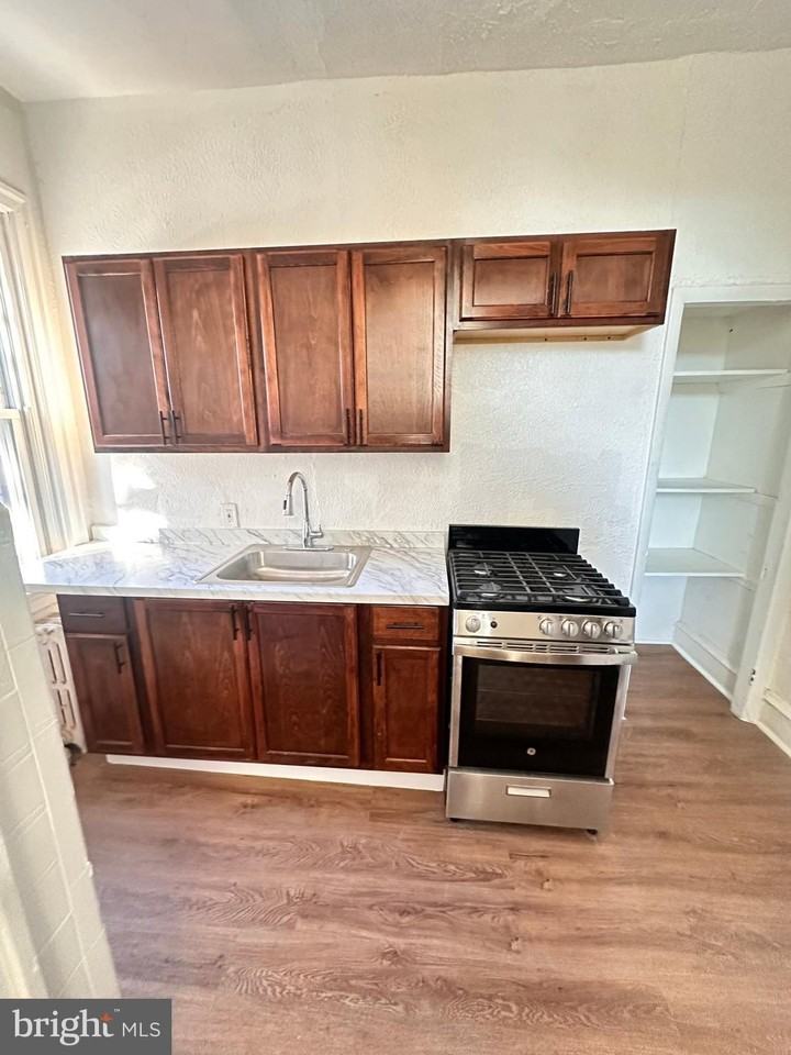 4950 Walnut St #1R - Photo 4 of 6