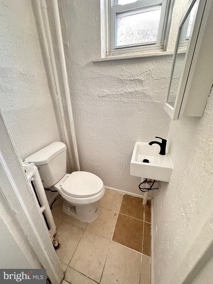4950 Walnut St #1R - Photo 5 of 6