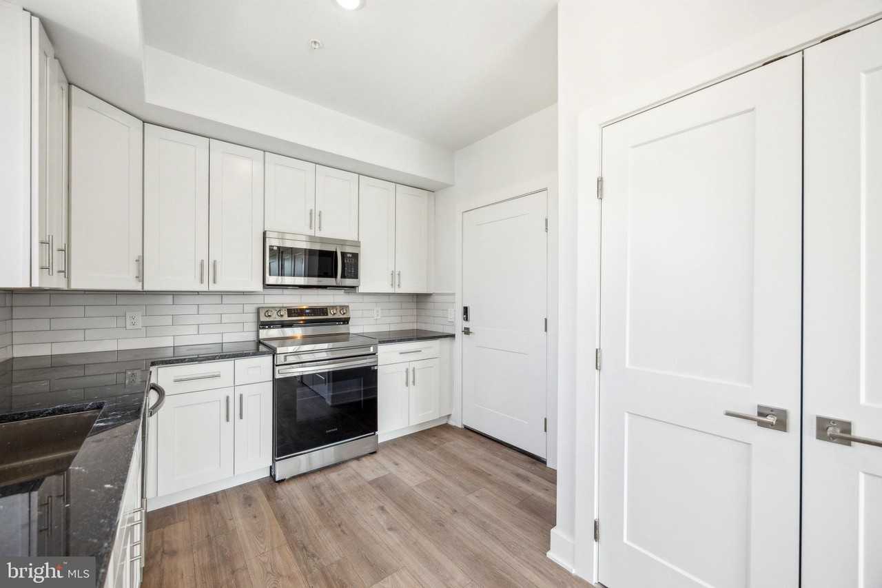 1350 N Front St #303