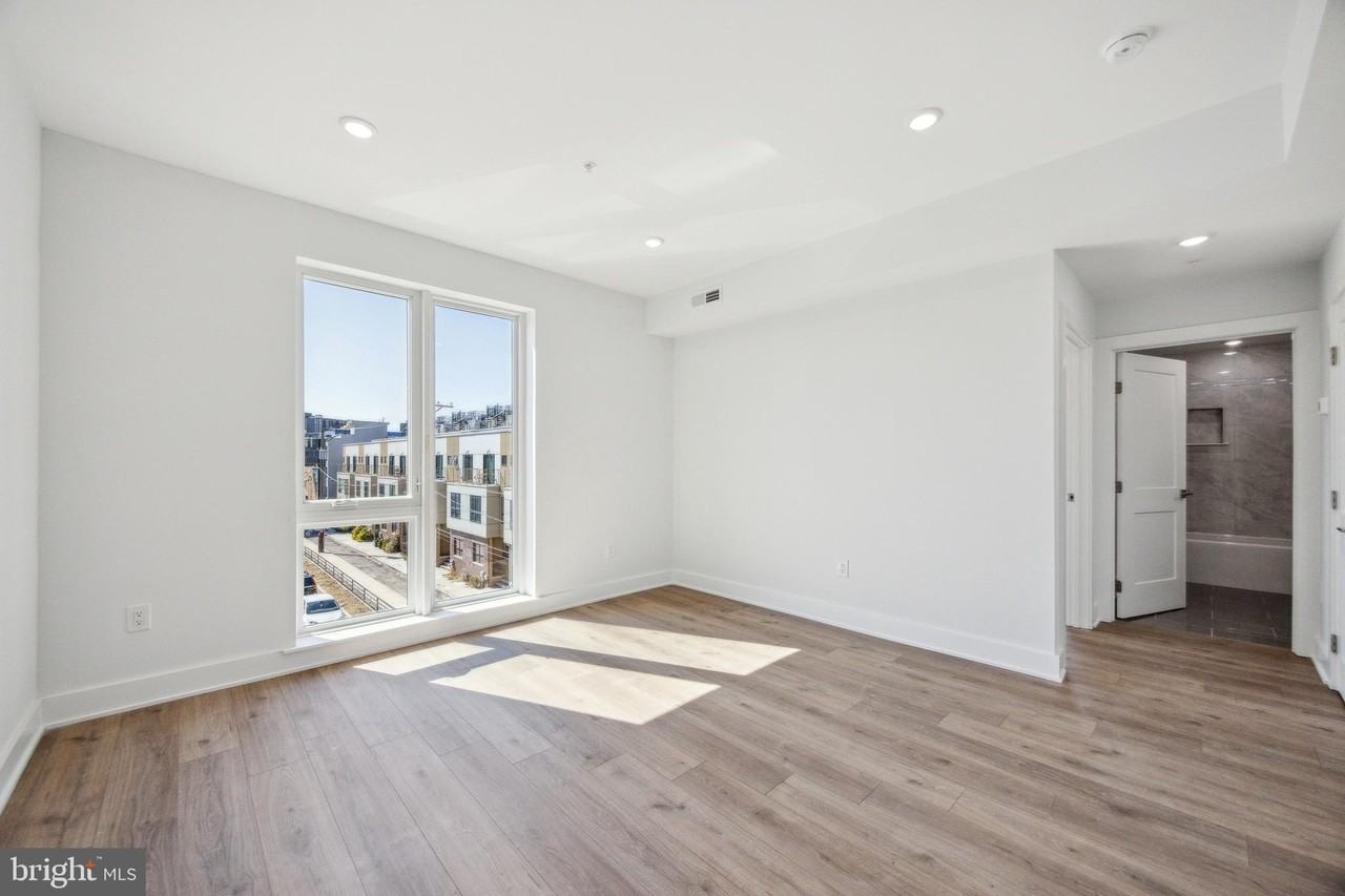 1350 N Front St #303 - Photo 4 of 15