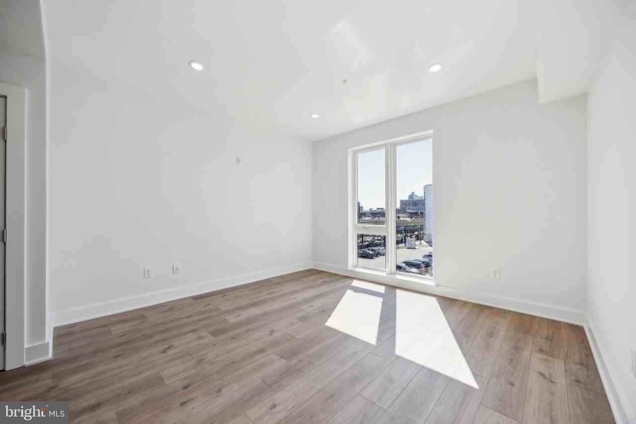 1350 N Front St #303 - Photo 5 of 15