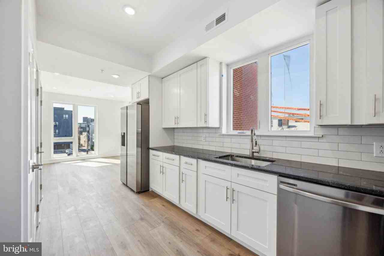 1350 N Front St #303 - Photo 7 of 15