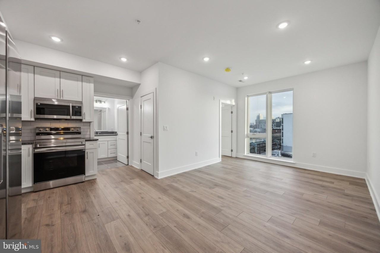 1350 N Front St #403