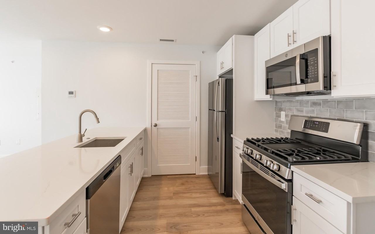 1616 N Bailey St #301 - Photo 4 of 33
