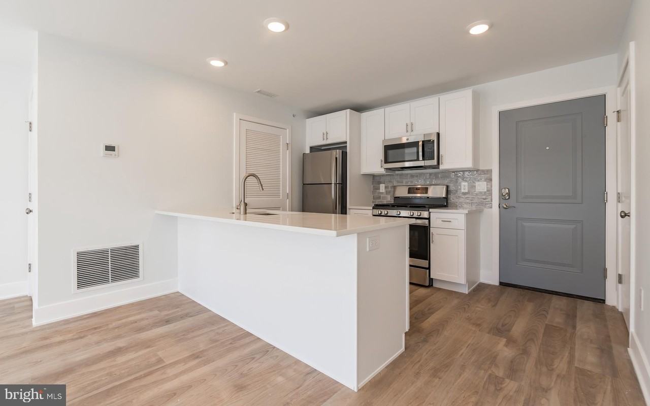 1616 N Bailey St #301 - Photo 6 of 33