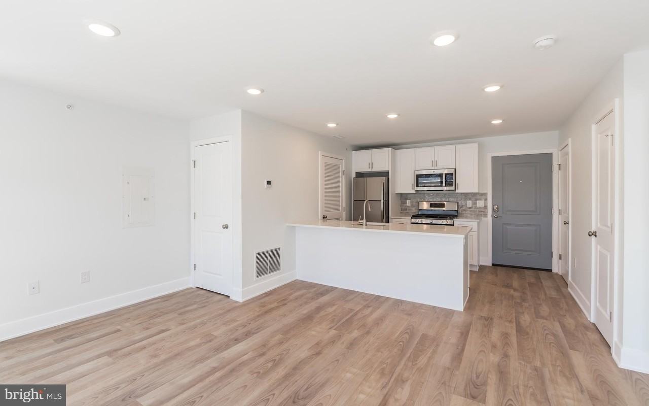 1616 N Bailey St #301 - Photo 7 of 33