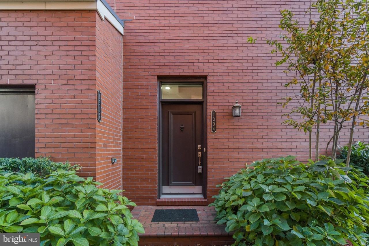 1304 Main Line Blvd - Photo 2 of 33