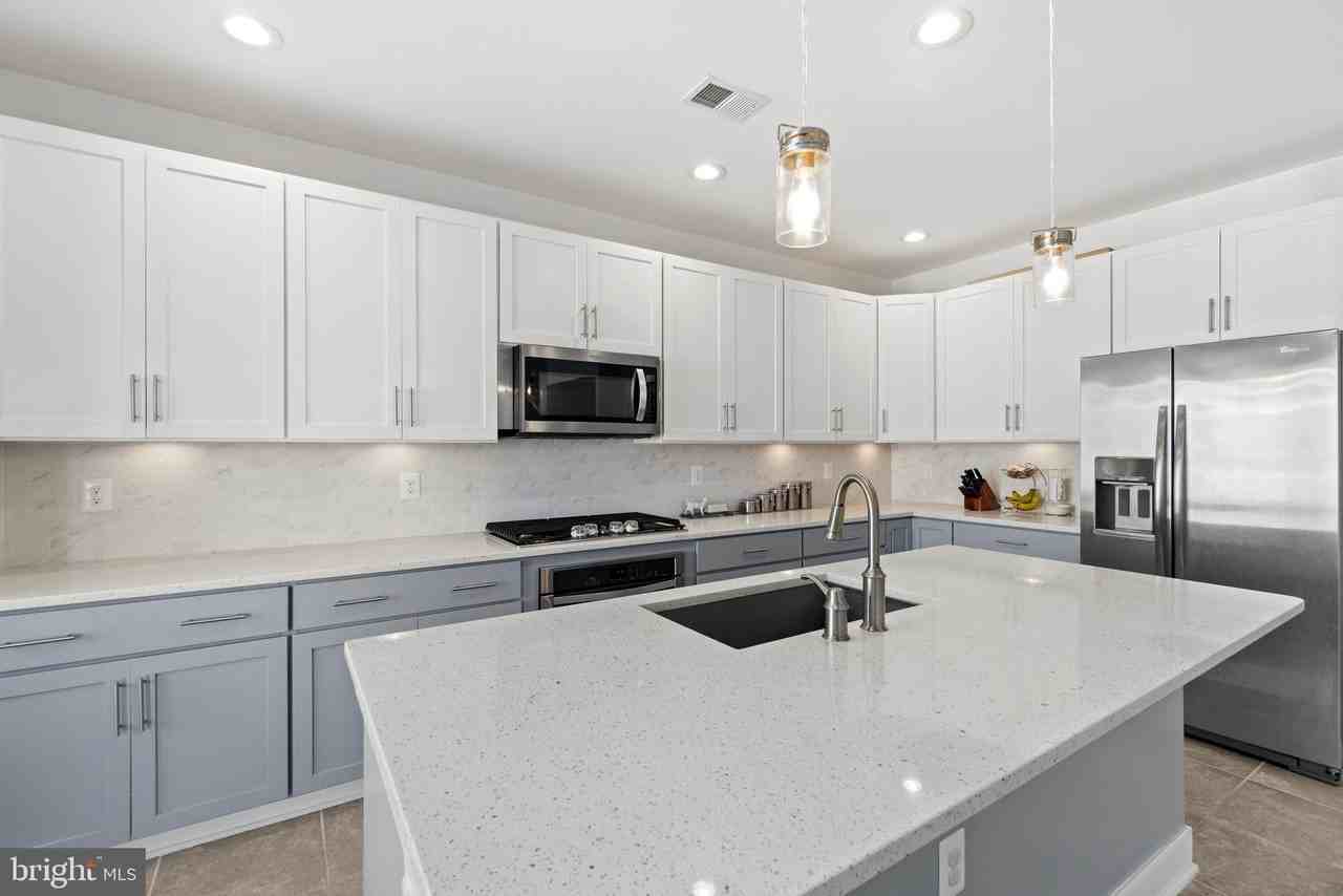 1304 Main Line Blvd - Photo 5 of 33