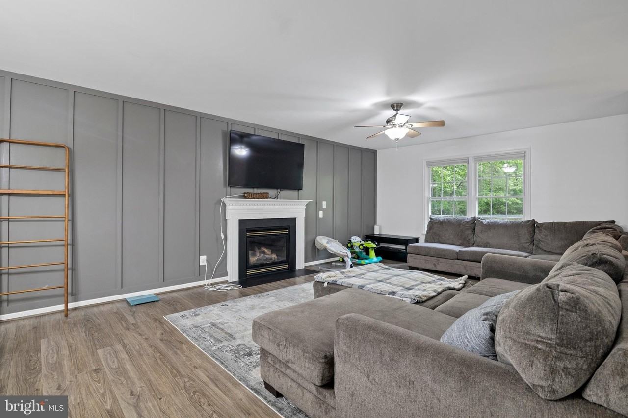 583 Norwich Dr - Photo 6 of 40