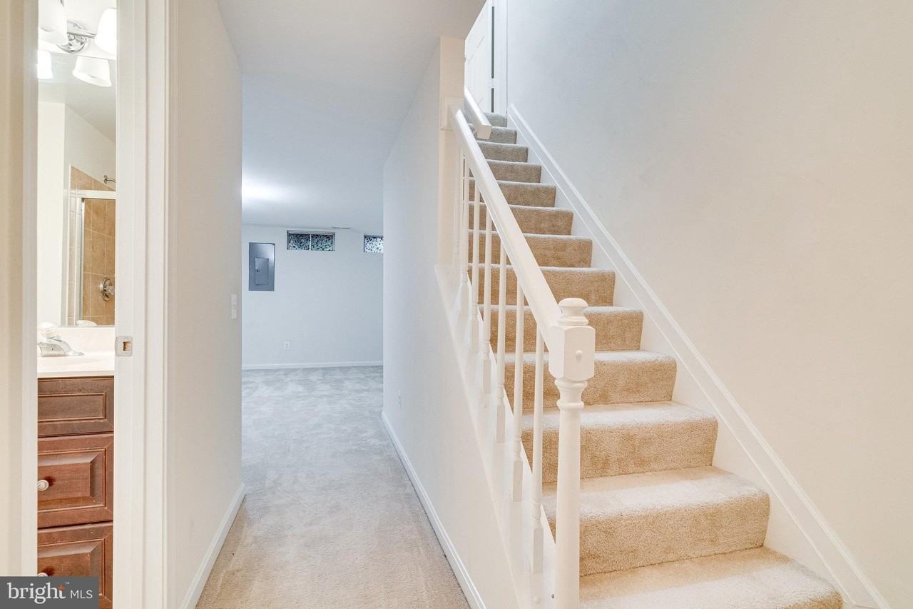 12114 Wedgeway Ct - Photo 5 of 50