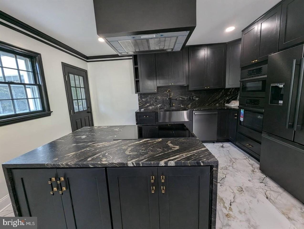 2208 Wakefield St - Photo 5 of 23