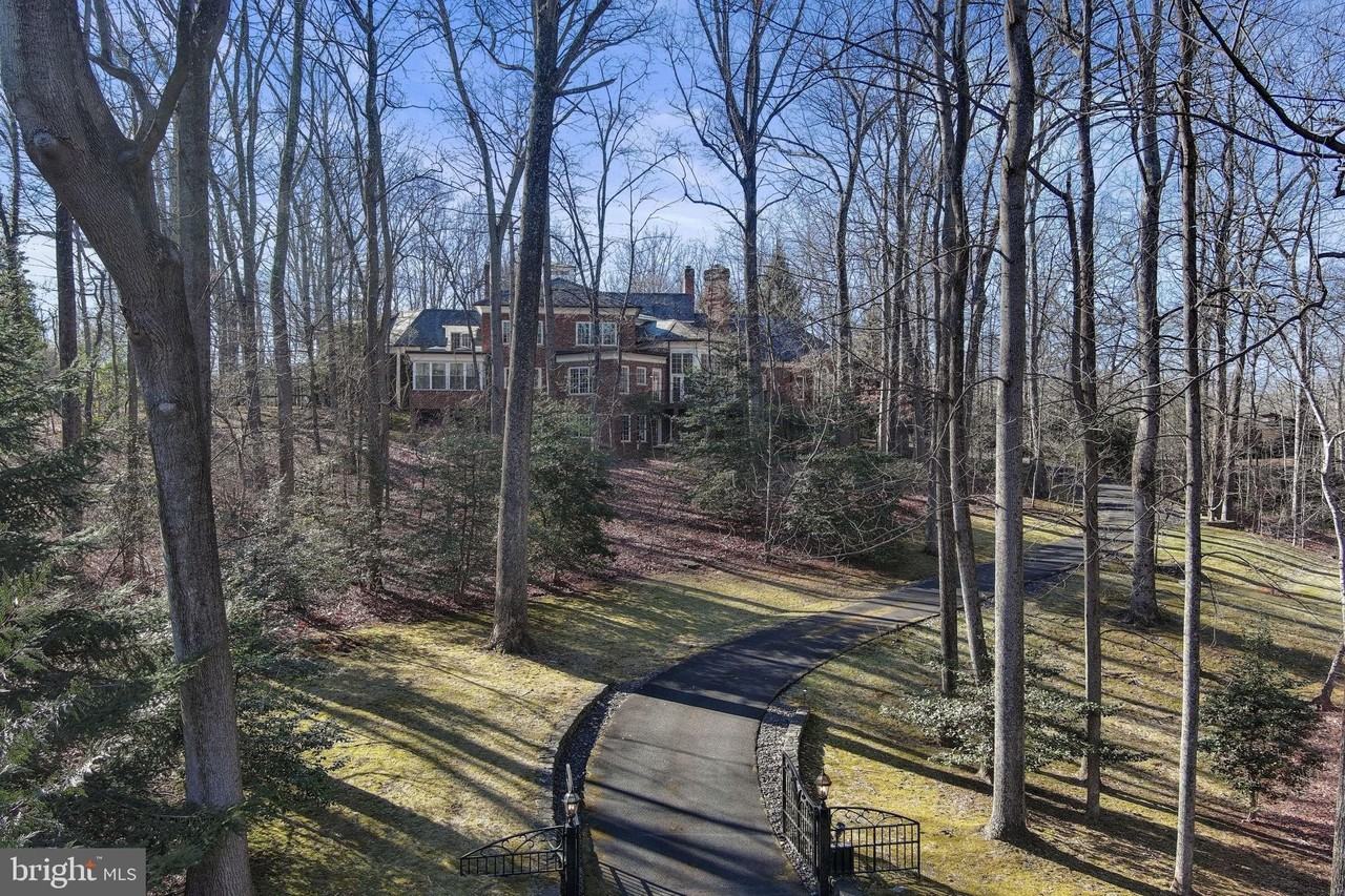 8541 Old Dominion Dr - Photo 3 of 50