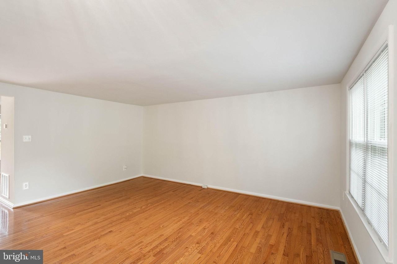 6631 Rockleigh Way - Photo 7 of 39