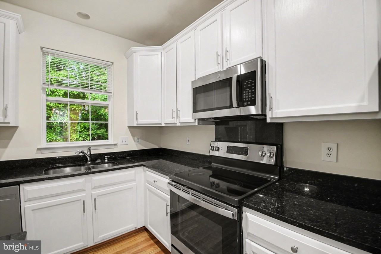 9308 Paul Dr - Photo 3 of 37