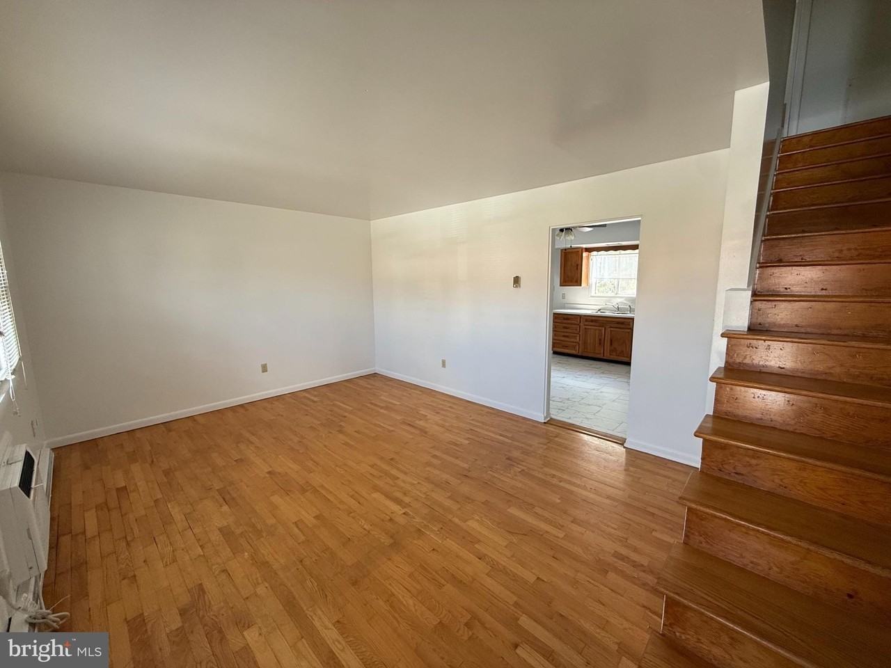 2256 Roosevelt Blvd - Photo 2 of 8