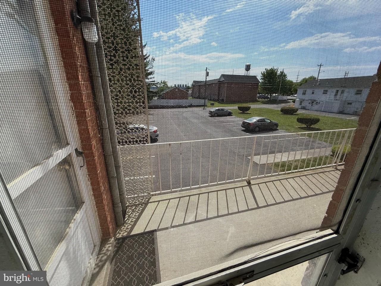 2256 Roosevelt Blvd - Photo 4 of 8