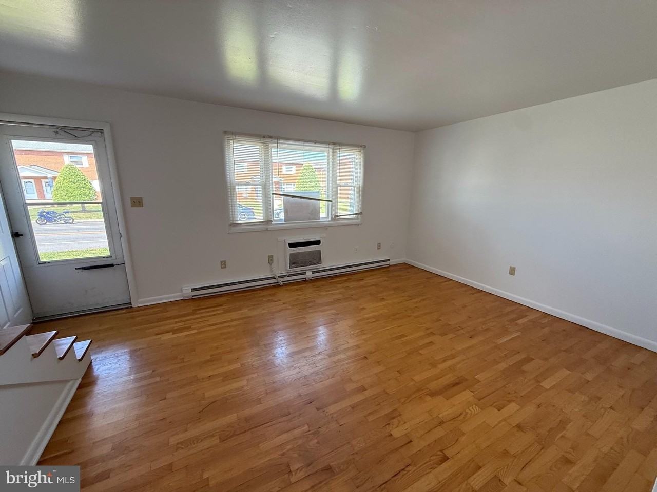 2256 Roosevelt Blvd - Photo 5 of 8