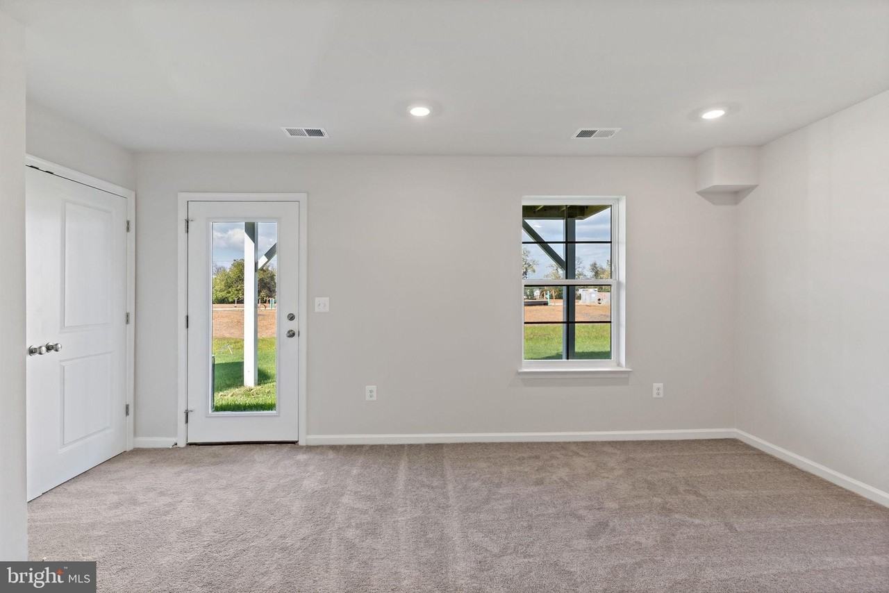 162 Cooperage Rd - Photo 7 of 32