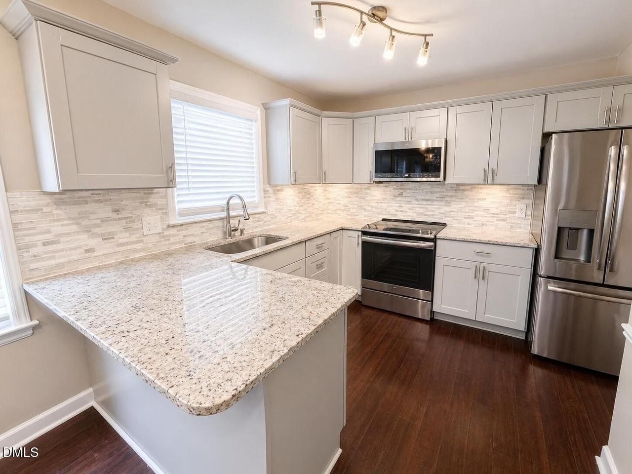 200 Westbrook Dr - Photo 3 of 34