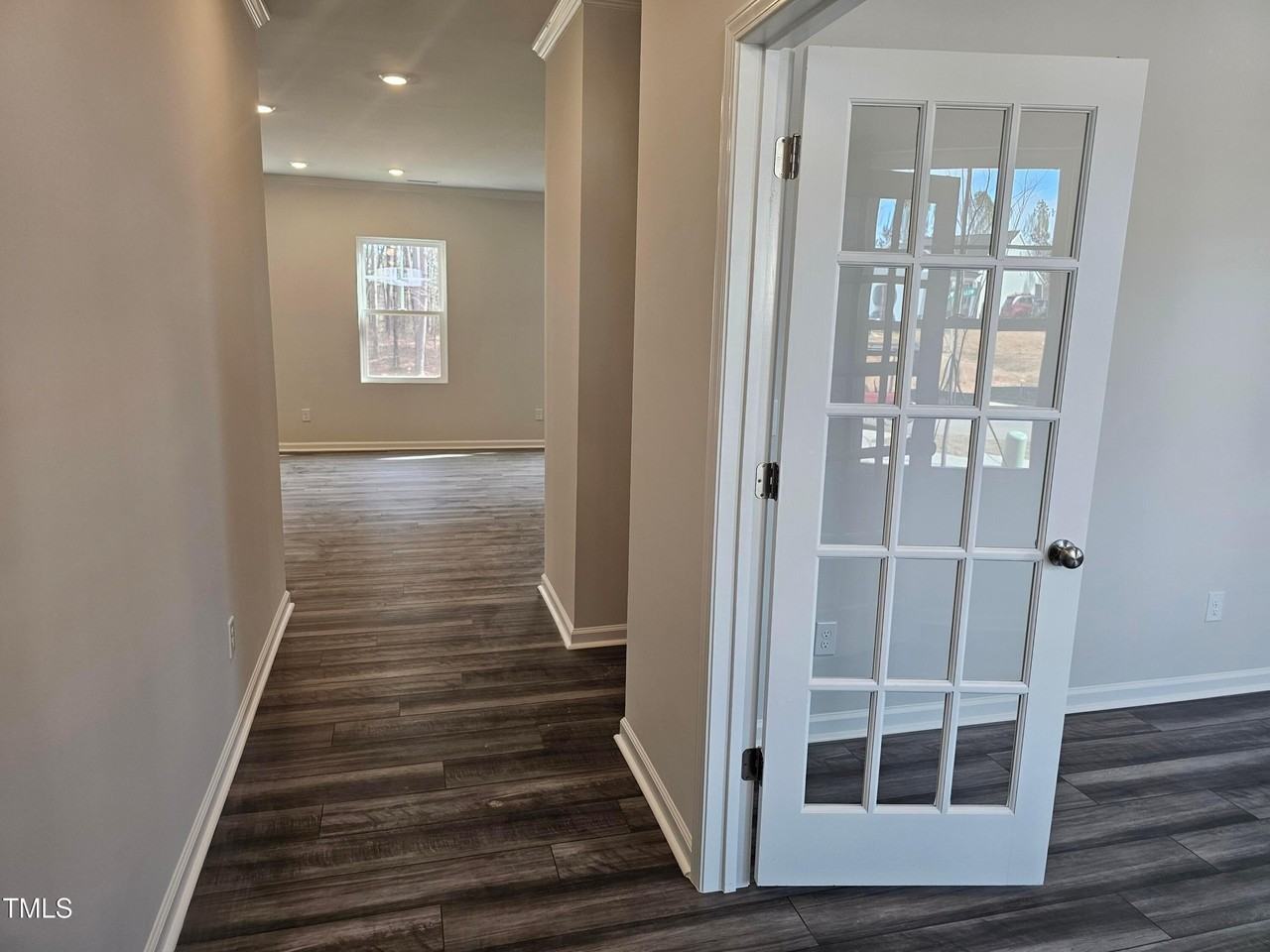 469 Willard Woods Dr - Photo 5 of 26