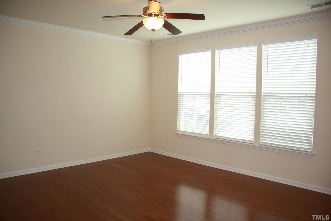 1013 Semora Ln - Photo 4 of 30