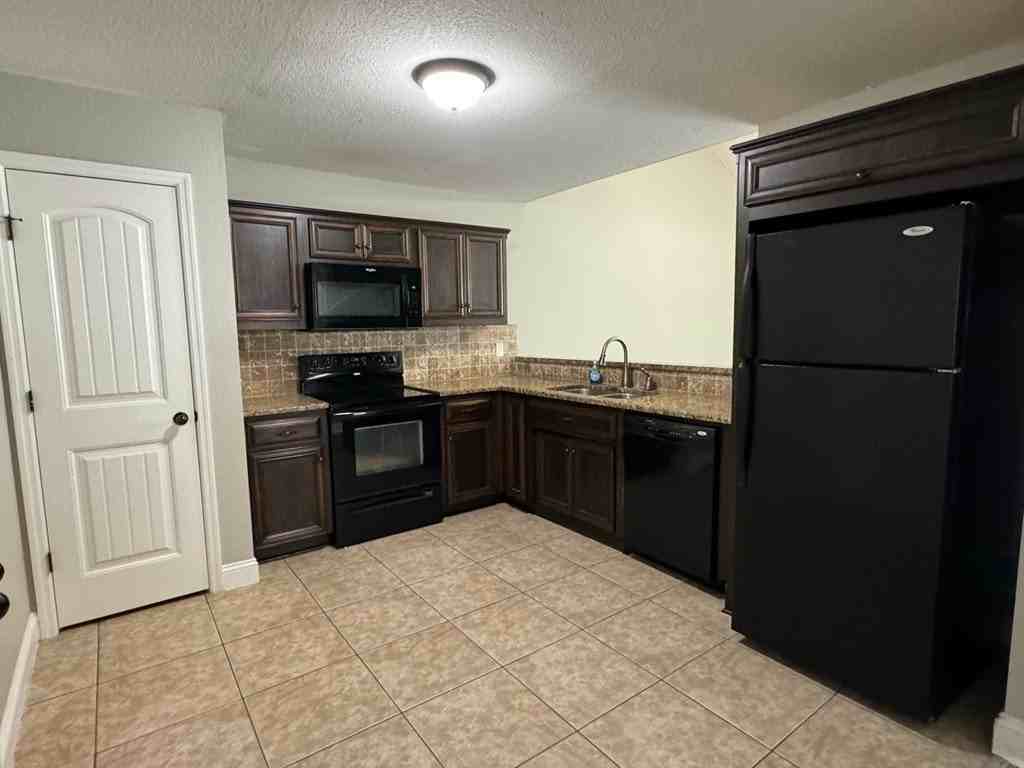 5026 Pearl Davis Rd Unit B - Photo 4 of 11