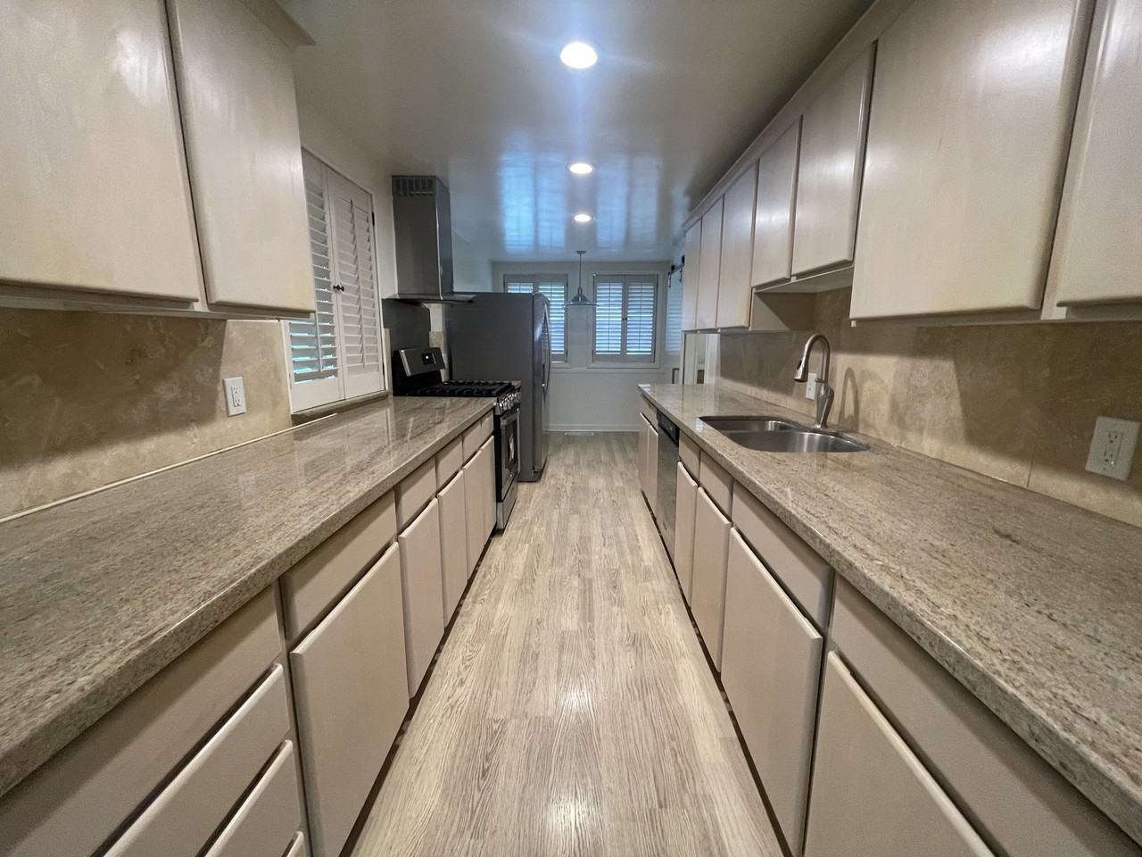 1576 E Lakewood Dr #1 - Photo 7 of 20