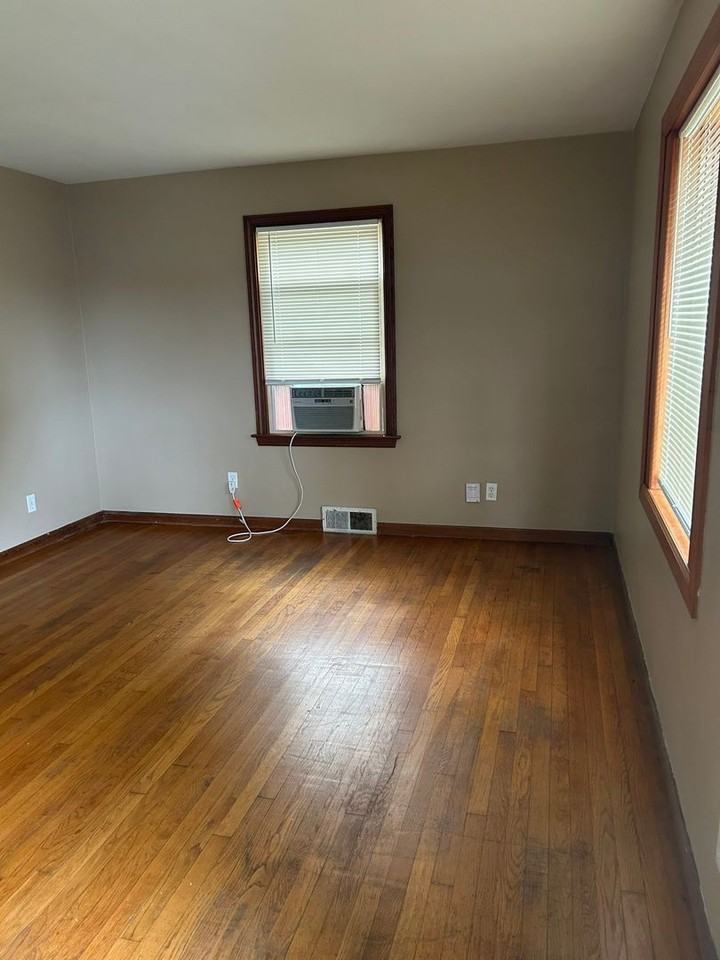 1150 Windsor Dr - Photo 3 of 15