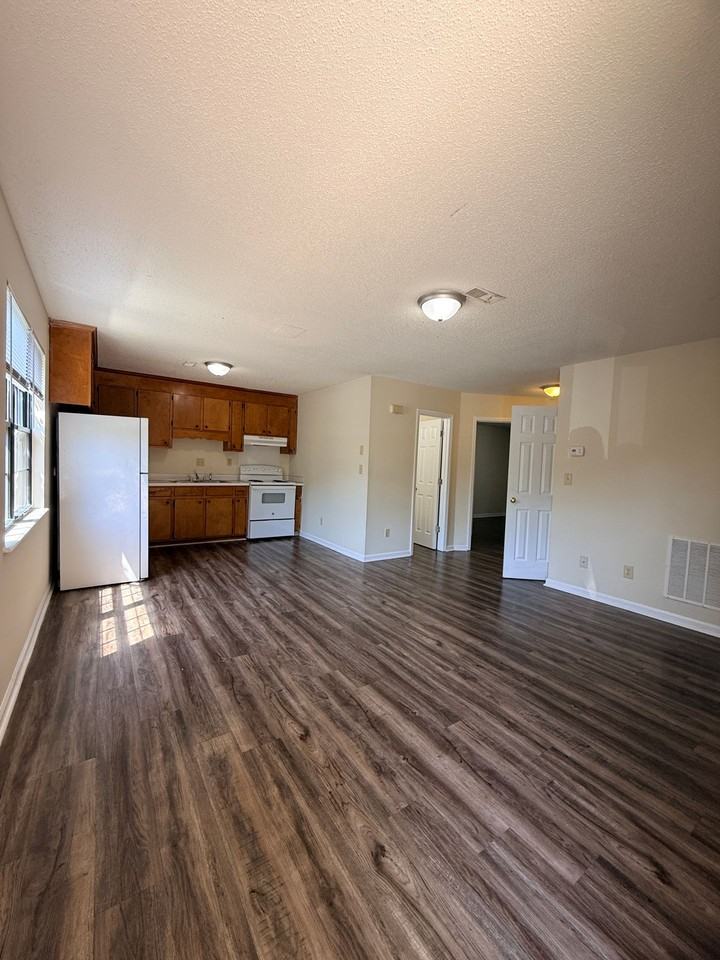 Ivy Court Apartments - Photo 2 of 23