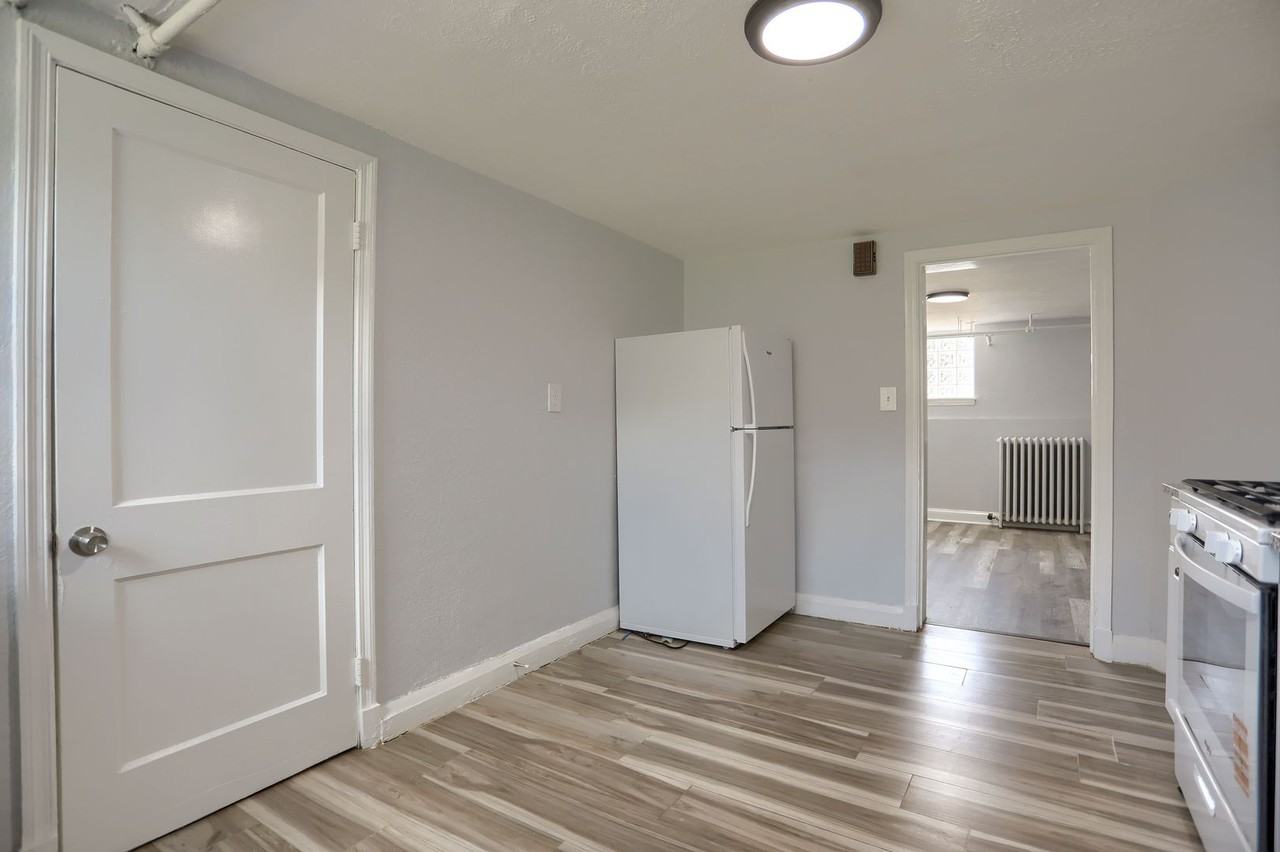 1323 N Kenwood Ave - Photo 4 of 47