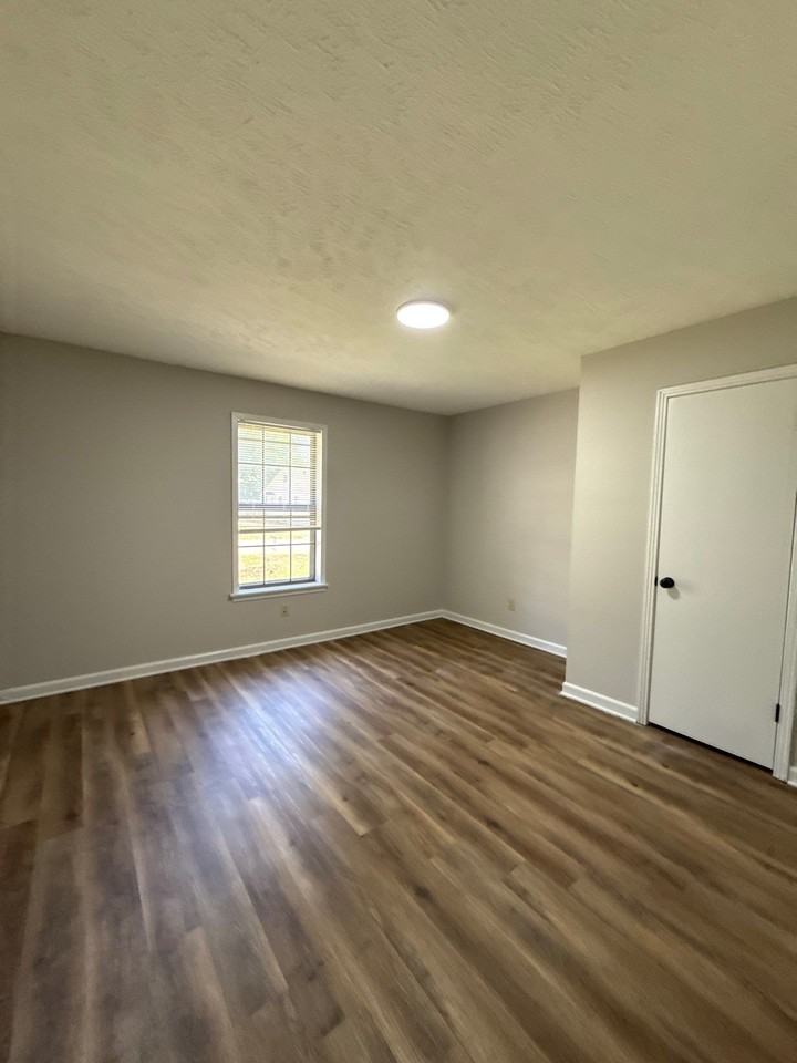 319 N Bond Ave #1 - Photo 4 of 7
