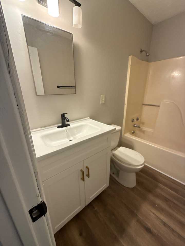 319 N Bond Ave #1 - Photo 6 of 7