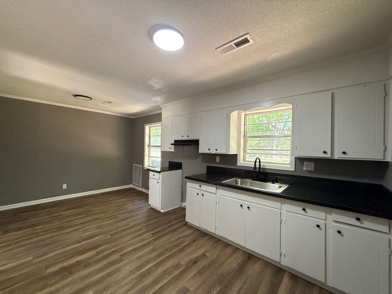 1115 Berrywood Ave #1 - Photo 4 of 10