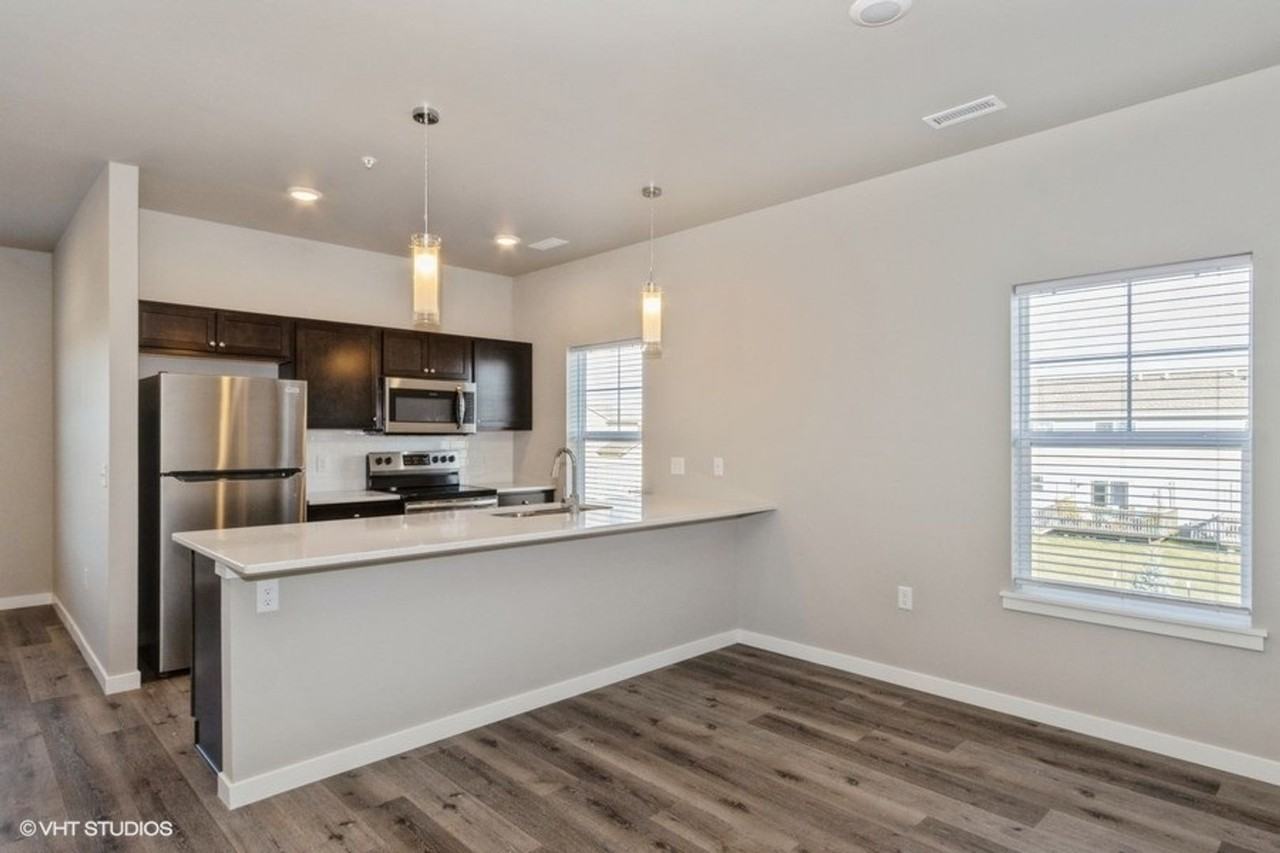 Big Ben Townhomes – Brand New 2 & 3 Bedroom Townhomes | Attached 2 - Photo 5 of 30