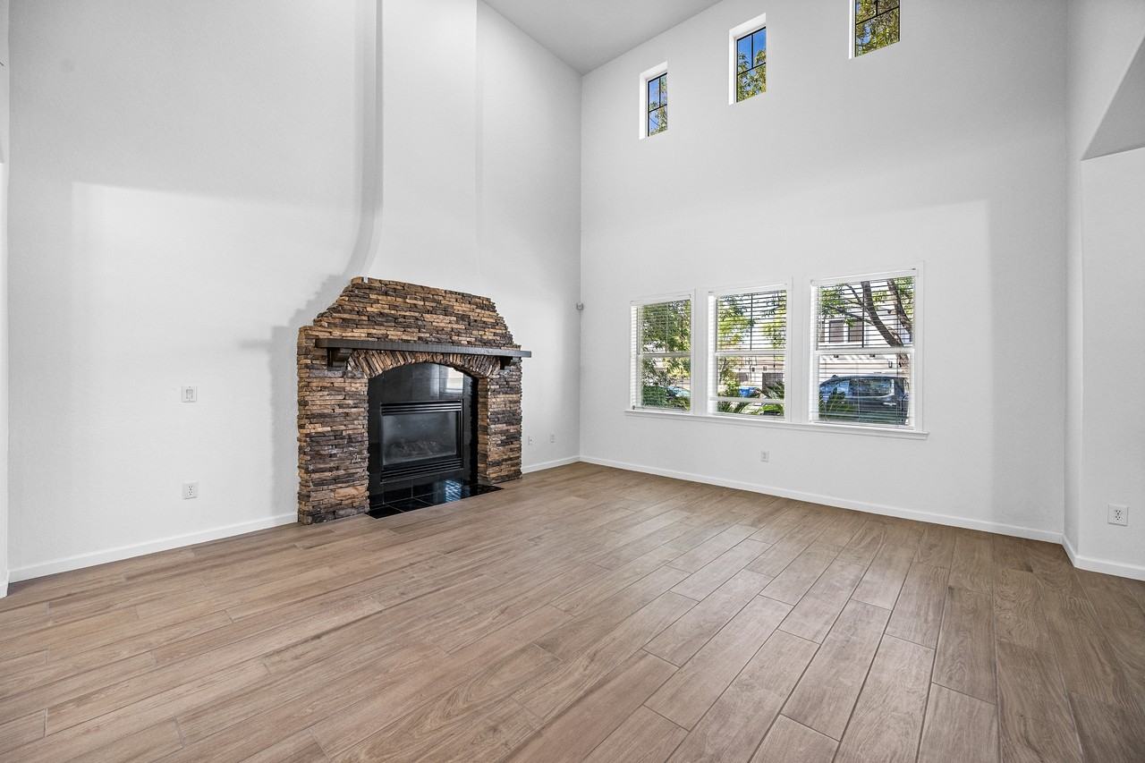10463 East Olla Avenue - Photo 5 of 31