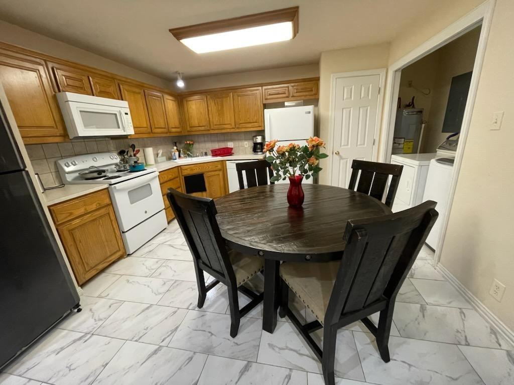 Lum Ln - Photo 2 of 9