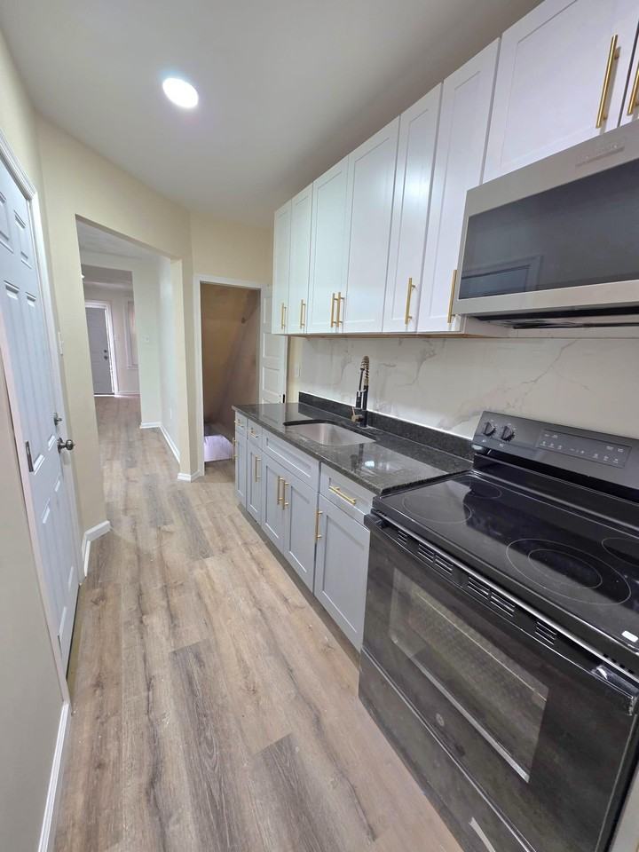 Saber St - Photo 5 of 12