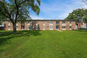 featured image of 946 W Macarthur Ave