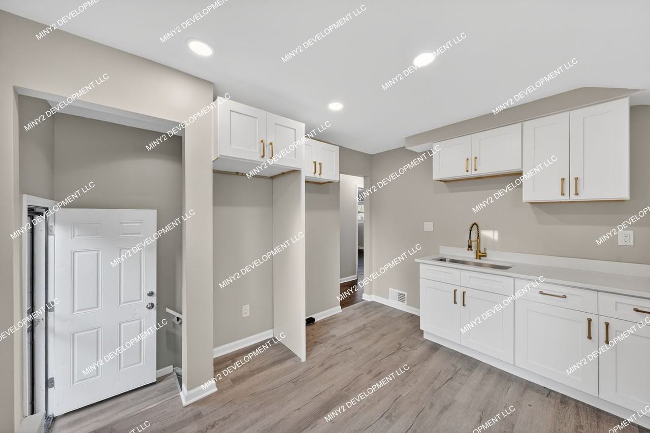 21422 Pembroke Ave - Photo 2 of 27